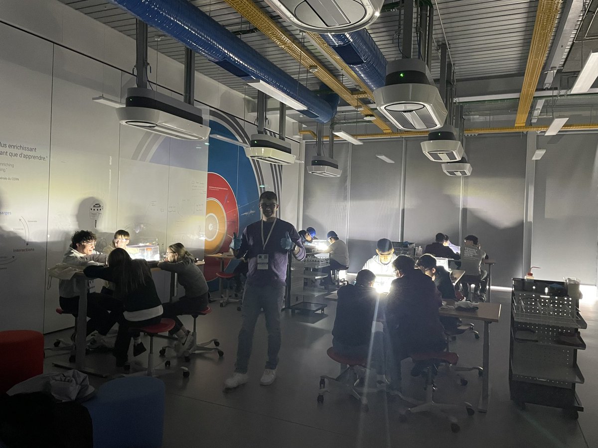 MrWilliamsSc1's tweet photo. This afternoon students built their own cloud chamber to investigate and observe particle tracks! A great hands on experience for students, throughly enjoyed by all ☁️👨‍🔬 https://t.co/TIs8CgCZ4j
