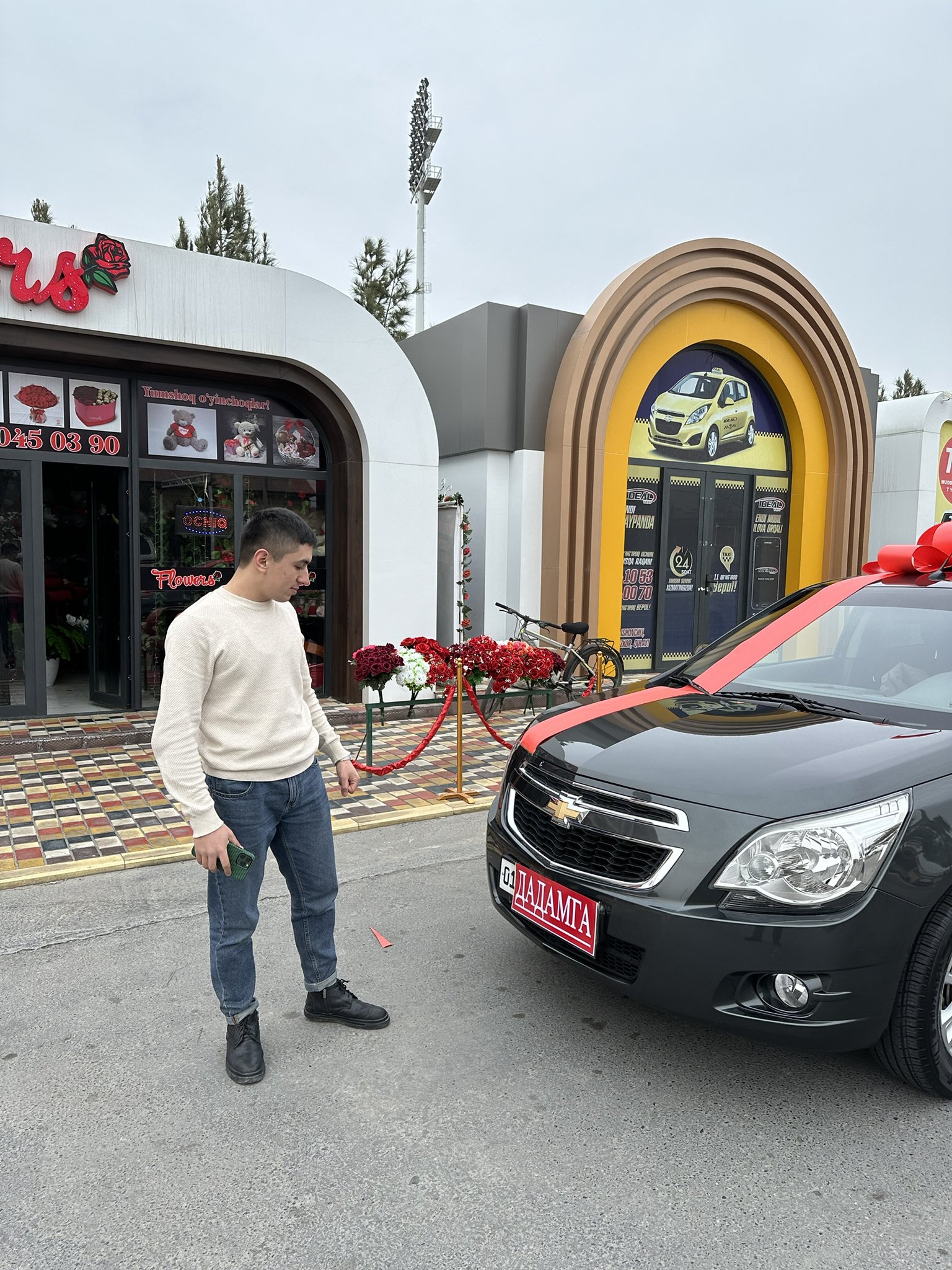 Ichki kiyimdagi rus xotini Yashirin kamera ayol qongiroq qildi