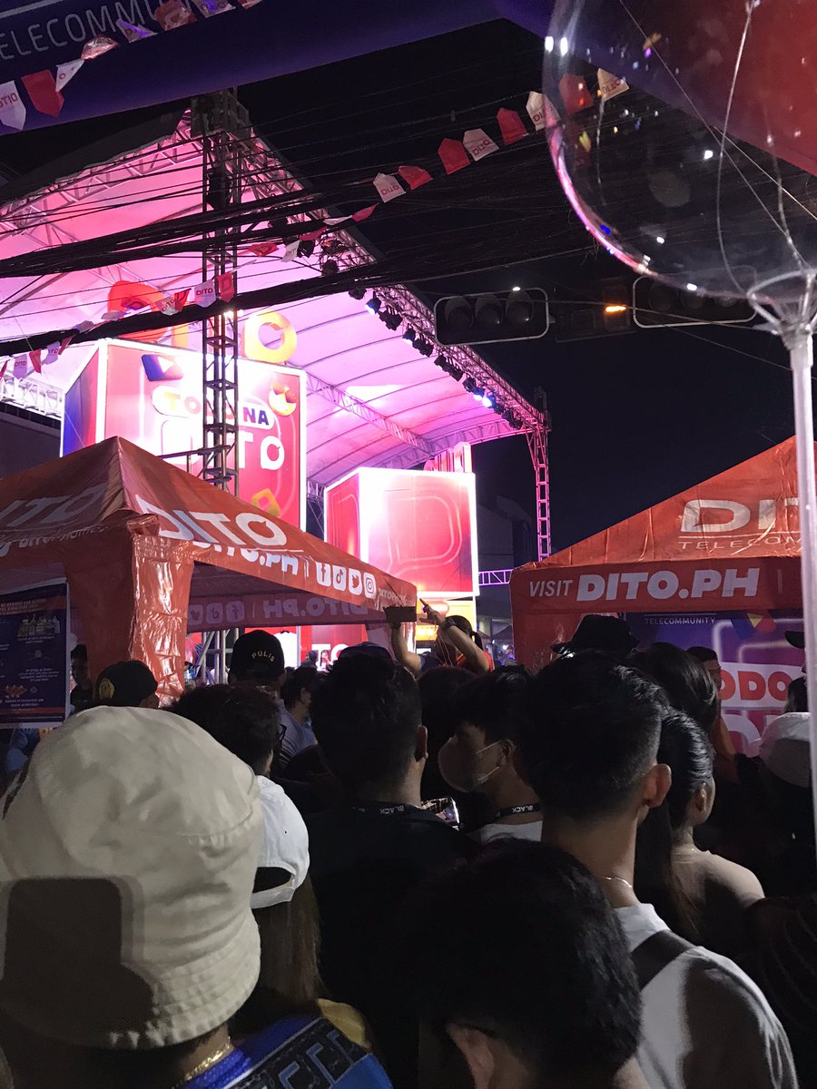 barbiejabor's tweet image. Free concert daw pero hindi na pinapasok. Reserved na lahat ng table. Yung pinapasok lang yung may reservation and yung lalabas naka stamp.Paano yung iba? #DITO #Dinagyang2024 #DITOPH @DITOphofficial