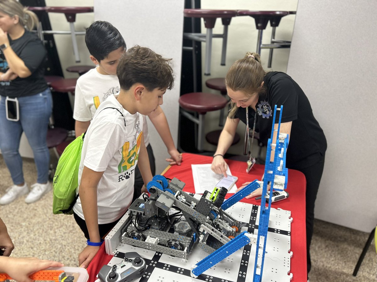 MDCPS’ Robotics Leaders tweet media