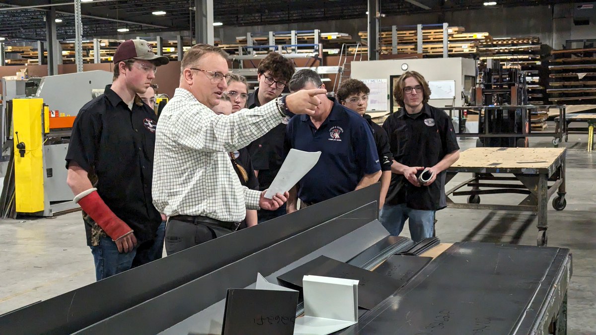 ECMetalSystems's tweet image. We were happy to have the WPHS #MachineToolTechnology program visit the shop this week to help with their #Manufacturing Innovation Challenge! 🙌🏻

At ECMS, we are passionate about our industry and love sharing our expertise with the next generation of #metalworkers. 🛠️