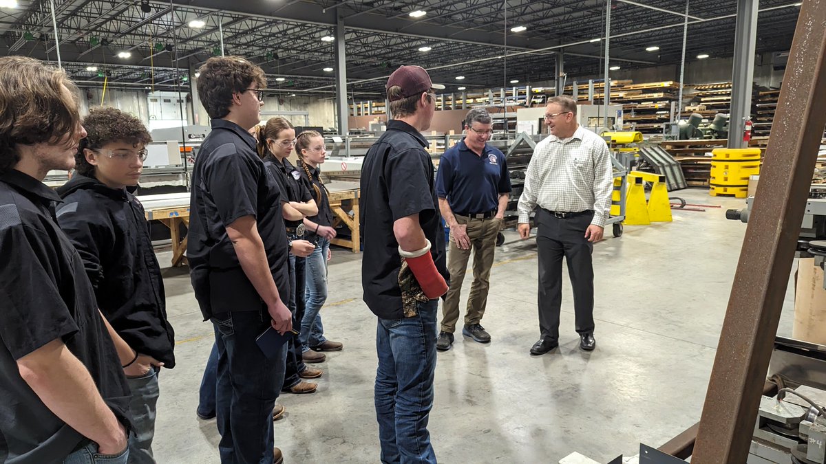 ECMetalSystems's tweet image. We were happy to have the WPHS #MachineToolTechnology program visit the shop this week to help with their #Manufacturing Innovation Challenge! 🙌🏻

At ECMS, we are passionate about our industry and love sharing our expertise with the next generation of #metalworkers. 🛠️