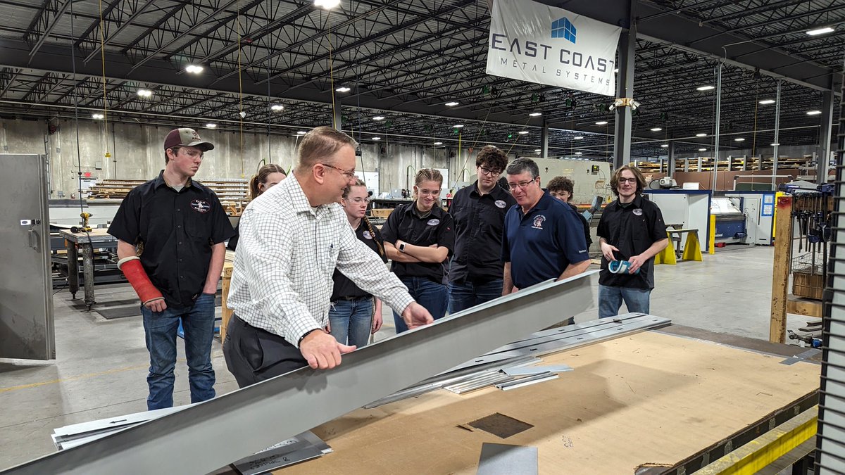ECMetalSystems's tweet image. We were happy to have the WPHS #MachineToolTechnology program visit the shop this week to help with their #Manufacturing Innovation Challenge! 🙌🏻

At ECMS, we are passionate about our industry and love sharing our expertise with the next generation of #metalworkers. 🛠️