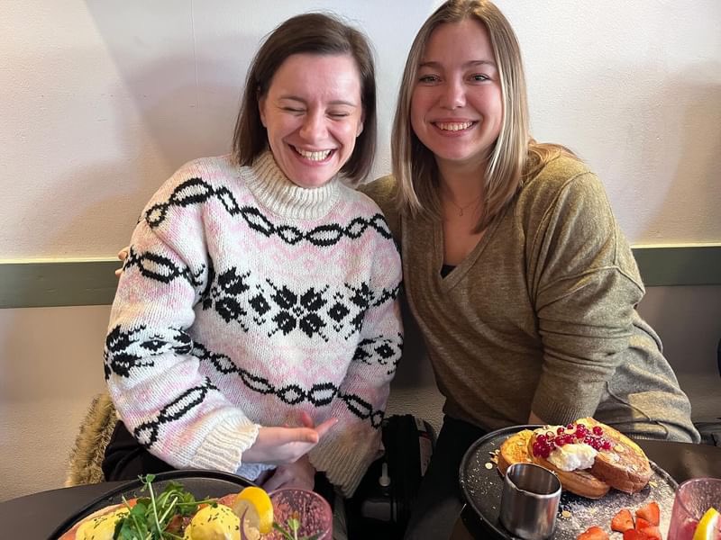 Finally meeting this sunshine human in person after years of talking on twitter 💜 @GimmeACamera