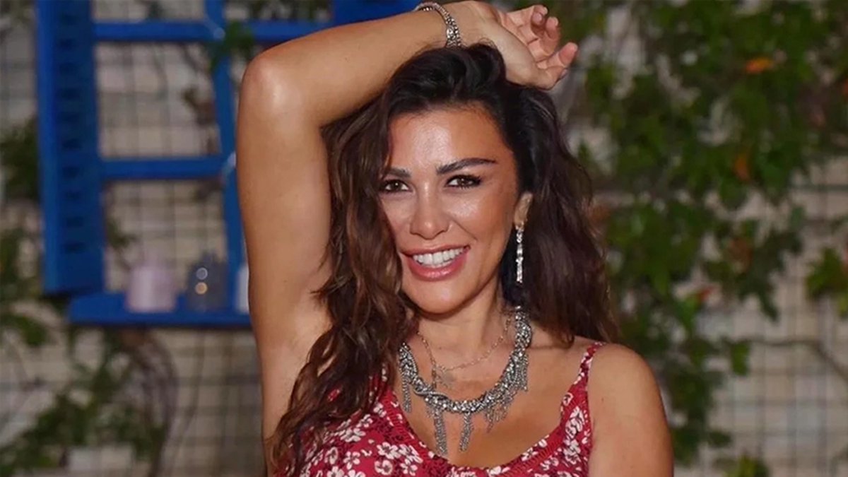 Selen Görgüzel: Erkek spermi, canlı ve tazeyken yüze sürüldüğünde cildi besliyor.

Evli kadınlar bu anlamda kocalarını kullanabilirler.