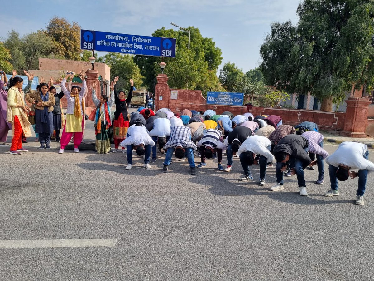 हिंदी की काउंसलिंग प्रक्रिया हो गई है फिर नियुक्ती क्यों नहीं
बेरोजगार में एक एक दिन गुजारना मुश्किल है साहब
<a href="/AshishModiIAS/">Ashish Modi</a> से निवेदन है नियुक्ति आदेश अतिशीघ्र जारी कर पीड़ित अभ्यर्थियों को राहत पहुंचाएं। 👇🏻👇🏻👇🏻👇🏻👇🏻
#प्राध्यापक_हिंदी_को_ज्वाइनिंग_दो