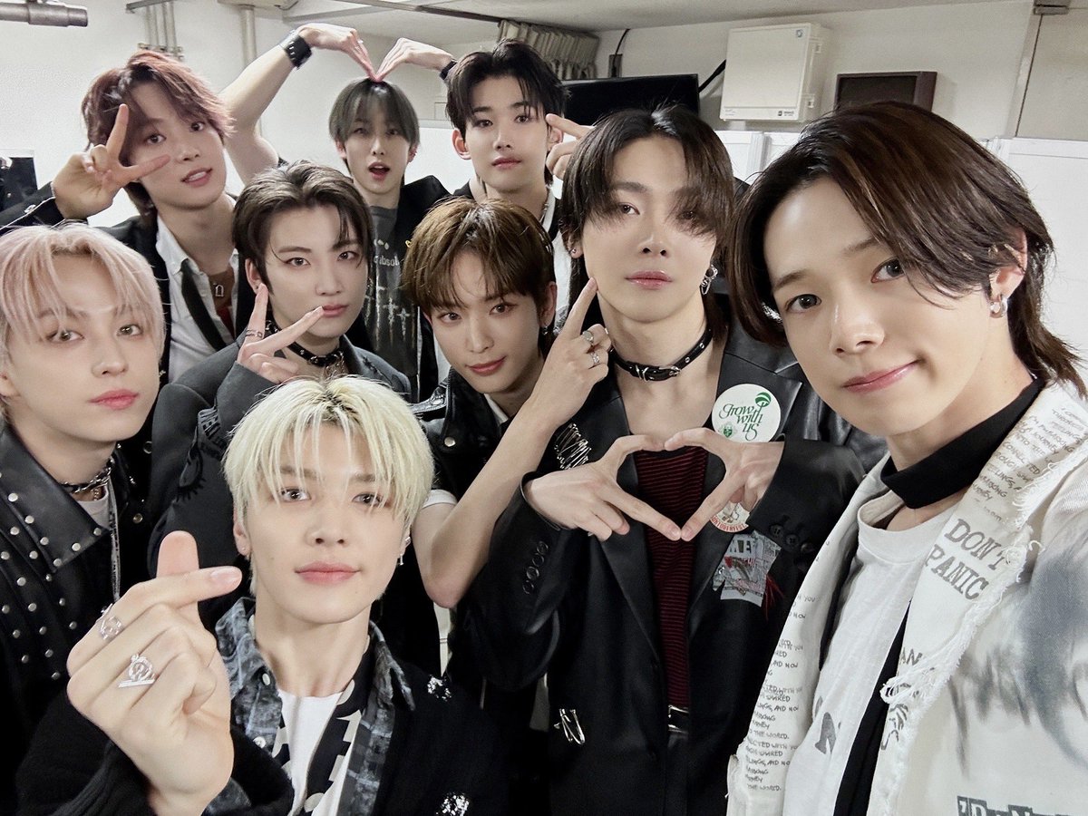 andTEAMofficial's tweet photo. [#今日のandTEAM] 240127
2024 &amp;TEAM CONCERT TOUR 'FIRST PAW PRINT' in FUKUOKA

LUNÉの熱いHowlingで共鳴したかけがえのない時間🗣️
おかげでまた素敵な景色を見れましたね💖🐾

#andTEAM
#FIRST_PAW_PRINT https://t.co/dbhYfFtAMG
