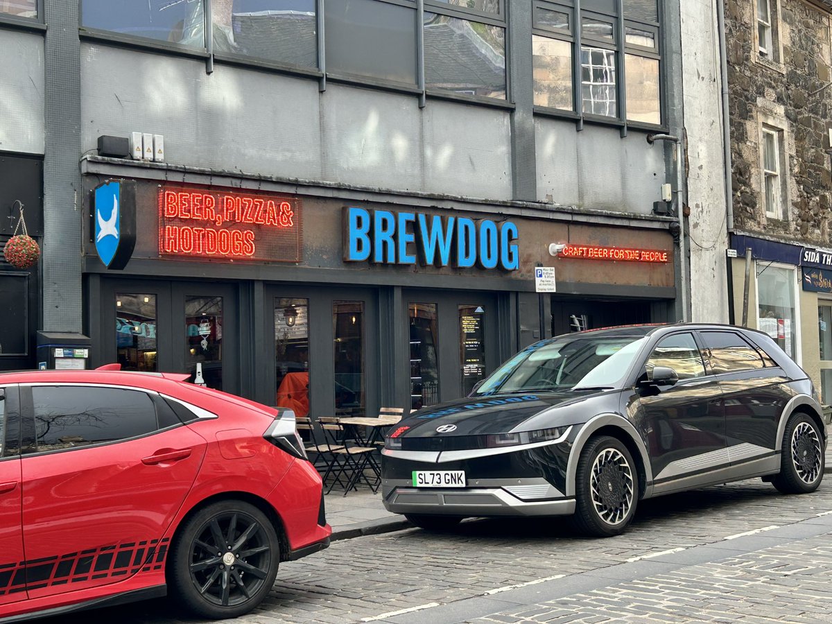 andiabz's tweet photo. Flight now departing π« @BrewDogStirling
πΊ@BrewDog Post Punk
πΊ@BrewDog Lucky Break
πΊ@BrewDog King Crush
πΊ@StowBrewery DHU Red Ale
#BrewDogging https://t.co/goUaUJQ2gC