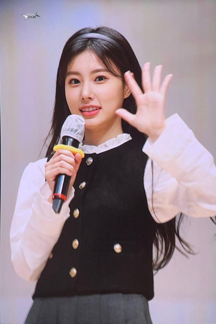 <a href="/yonegbok/">FELIX.</a> <a href="/DishRoaster/">RIP.</a> “Ngomong-ngomong, Aileen, siapa biasmu di CJR?” ia melirik ke arah pasangan MC-nya yang ada disampingnya. “Dan kalian semua siapa biasnya di Cowok Jago Ngerujak?” Ia bertanya ada para tamu.