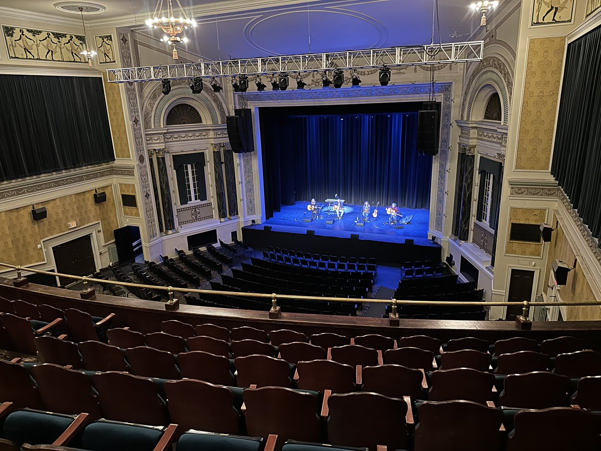 Beautiful theater and sound last night, and wonderful audience too. We are just thrilled about how many people are coming out to these shows. The rest of this week’s shows are sold out. With Cliff Eberhardt, @PattyLarkin and @johngorka
