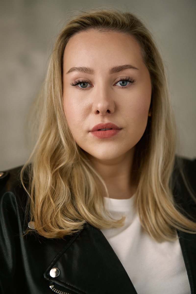 georgiafgriff's tweet photo. Unbelievably happy with my new headshots ✨🤍 
📷: @simonridgway 
#actor #headshot https://t.co/e5tgDPee0n
