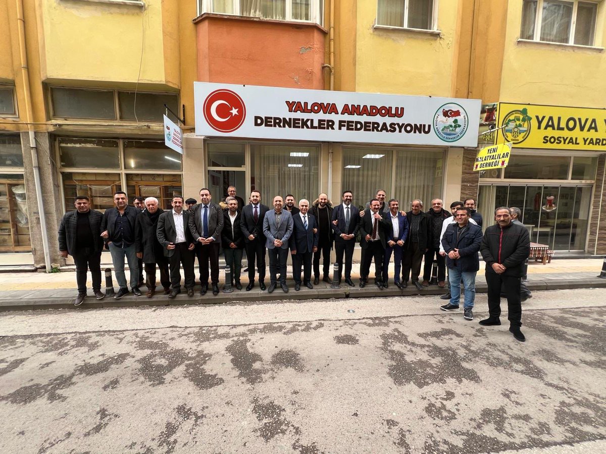 📍Yalova 

Yalova Anadolu Dernekler Federasyonu başkanı Vedat Babaoğlu ve Yalova Siirt Kültür Dayanışma Derneklerimizi ziyaret ederek kıymetli yönetimleri ile birlikte değerli hemşerilerimizle bir araya gelerek hasret giderdik.

Misafirperverliklerinden dolayı tüm hemşerilerimize