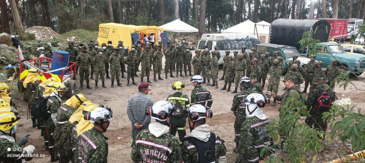 CarlosFGalan's tweet photo. Hoy a las 6:30 a.m. salió este equipo compuesto por @COL_EJERCITO, @FuerzaAereaCol, @GrupoPONALSAR de @PoliciaColombia a seguir trabajando por controlar el fuego en el cerro El Cable. A ellos y a quienes trabajaron durante la noche y terminaron turno esta mañana: INFINITAS GRACIAS!!! Son ejemplo de tenacidad, persistencia y sacrificio.