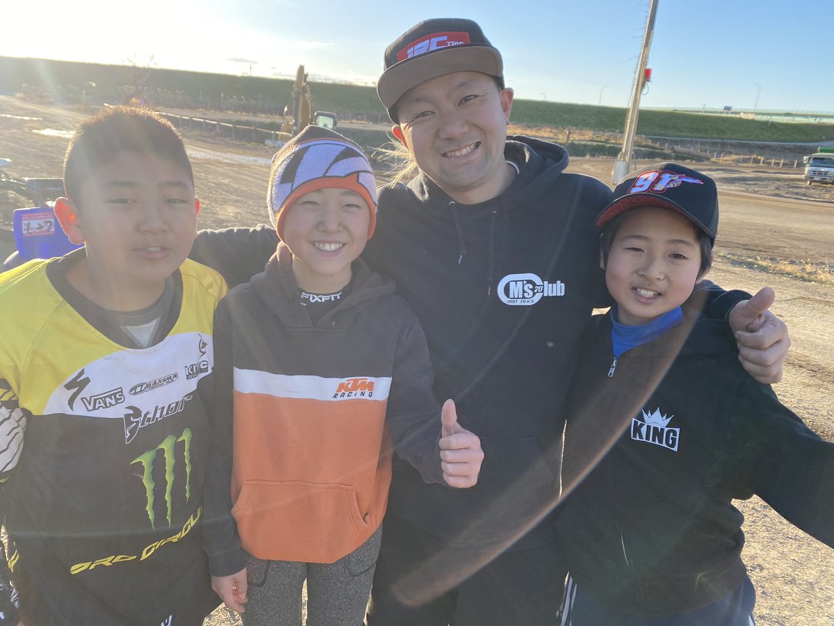 flattrack70masa's tweet photo. 川越オフロードヴィレッジでトレーニングDay‼️
久々に450乗った!
もっと乗らないと…身体が鈍ってる…頑張ります!
#flattrack #dirttrack
#70 #masa #masatoshiohmori
#slideking #70masa https://t.co/oyjiXJUCUC