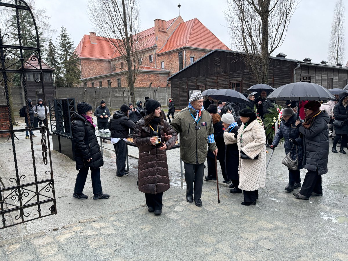 AuschwitzMuseum's tweet photo. Auschwitz Survivors with representatives of @AuschwitzMuseum &amp; Auschwitz-Birkenau Foundation placed candles and wreaths at the Wall of Death in the yard of Block 11, commemorating the victims of the German Nazi camp #Auschwitz on the 79th anniversary of its liberation. https://t.co/U5NlduUvs1