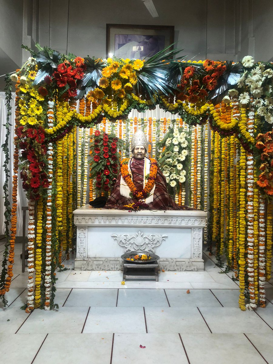 SethSpn's tweet photo. बिनु सेवा जो द्रवे दीन पर, राम सरस कोउ नाहि ॥
#हनुमान_सेतु #लखनऊ
#हर_हर_महादेव_शिव_शंभू_ॐ 
#जय_जय_सियाराम 
#जय_जय_बजरंगबली https://t.co/mrjnOmvAEd