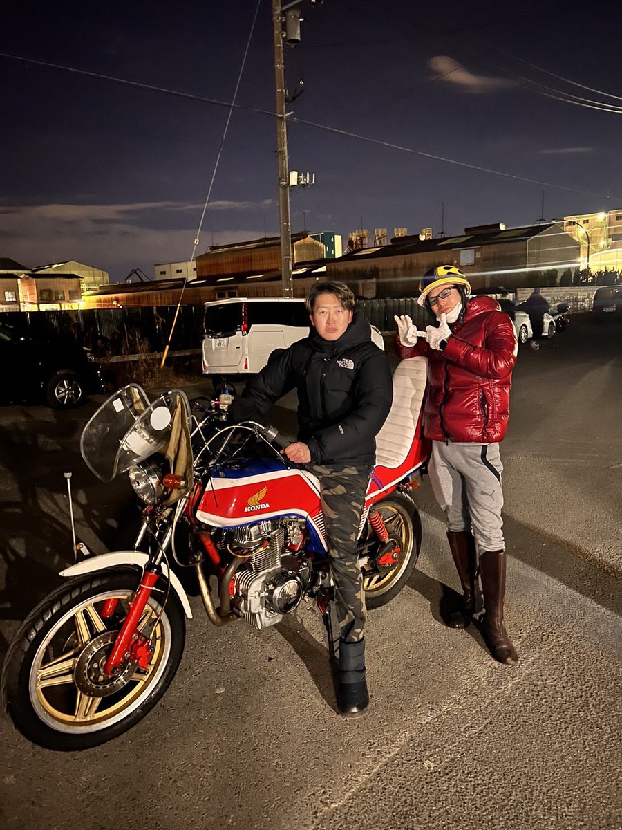 CB250T_EF_'s tweet photo. とりあえず単車復活しました
治すの手伝ってくれた先輩方ありがとうございます🙇‍♂️
とりあえずまたバラすのでまた手伝っていただけると助かります🤣🤣
まだまだ調子悪くて遠く行くの怖いけど8月までにはちゃんとやりたいかなー https://t.co/JlwPXkTASx