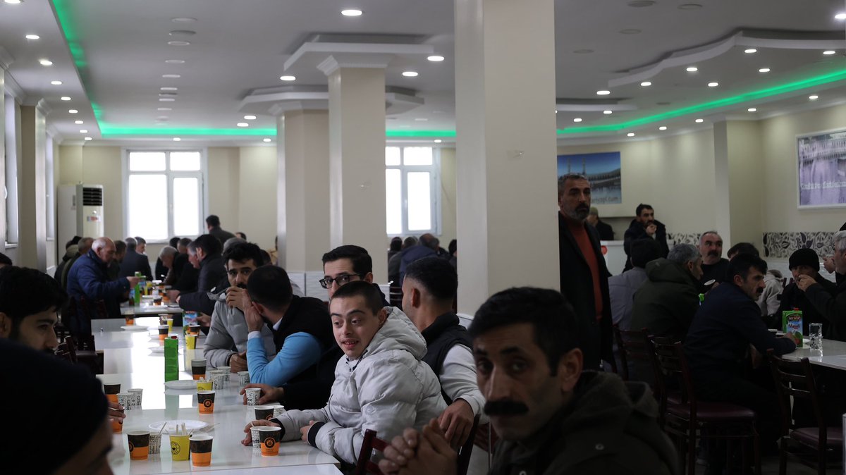 Erzurum Çat eşrafından Arnavutköylü hemşehrimiz merhum Abdülbaki Karagöl’ün vefatı nedeniyle değerli ailesine taziye ziyaretinde bulunduk.

Allah rahmet eylesin, mekanı cennet olsun. Sevenlerinin başı sağ olsun.