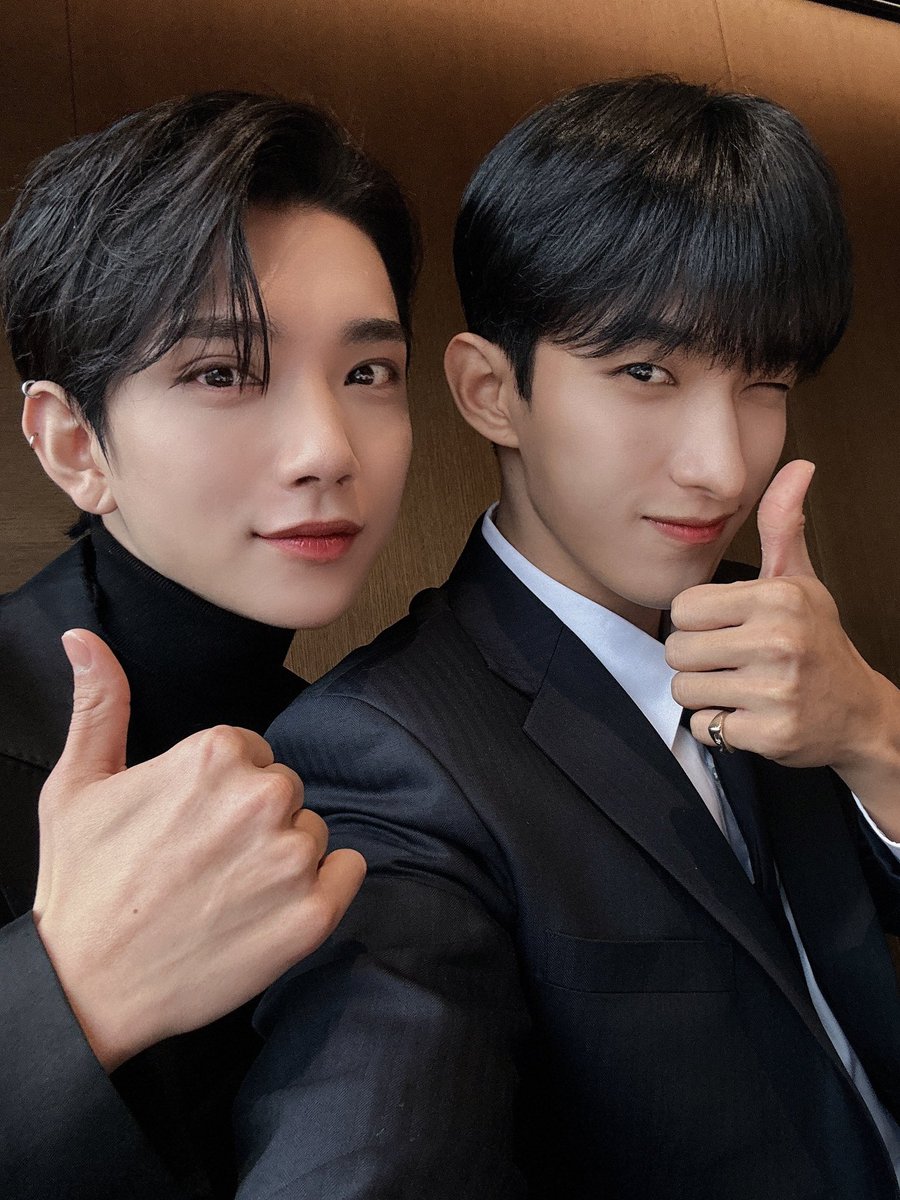 shua_enthusiast's tweet photo. january 2024 with seoksoo and jeongcheol selcas 🥺🫶🏻 https://t.co/2kYsjSNn0c