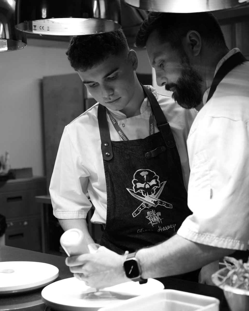 Mentoring the next generation of talent - #TomHannon from <a href="/therisertruro/">The Rising Sun, Truro</a> + apprentice @_finlayfitz_ showcase a #FPS vs <a href="/oliver_harvey/">OliverHarveyChefWear</a> Skull &amp; Cross Knives apron. Inspiring the future talent of the #food/#hospitality industry. Explore aprons 
🔪💀🔪
fatpunkstudio.com/collaborations