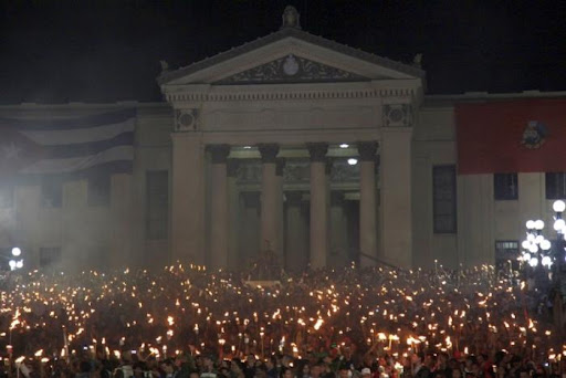 🇨🇺🔥| Con motivo de arribar este 28 de enero al Aniversario 171 del natalicio de nuestro Héroe Nacional José Martí, se efectuará la tradicional Marcha de las Antorchas desde la Escalinata de la Universidad de La Habana hasta la Fragua Martiana #ConElMismoFuego #MartíVive