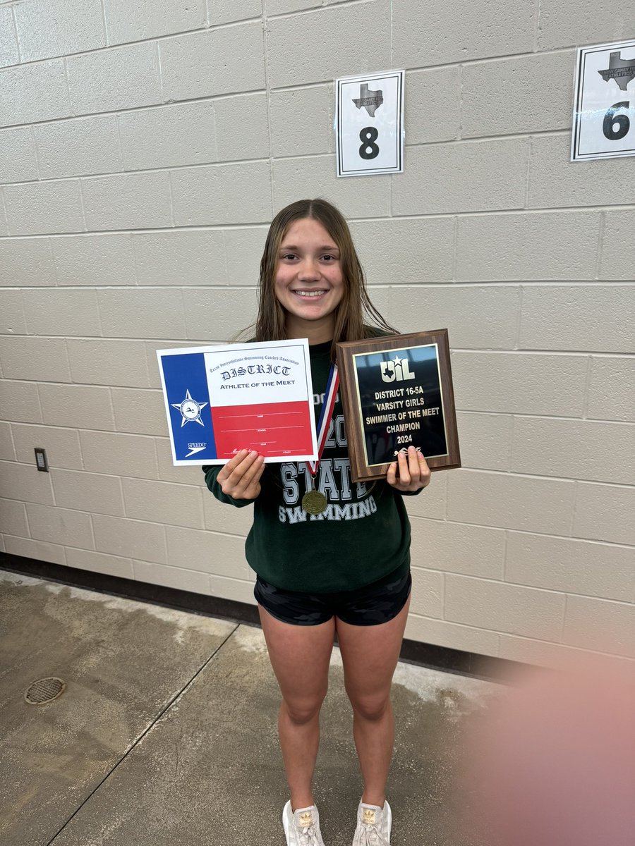 5A District 16 Championships- Female Athlete of the Meet Elena Amos 👏👏👏👏
<a href="/HumbleISD_KPHS/">Kingwood Park HS</a> #WeAreKPark
