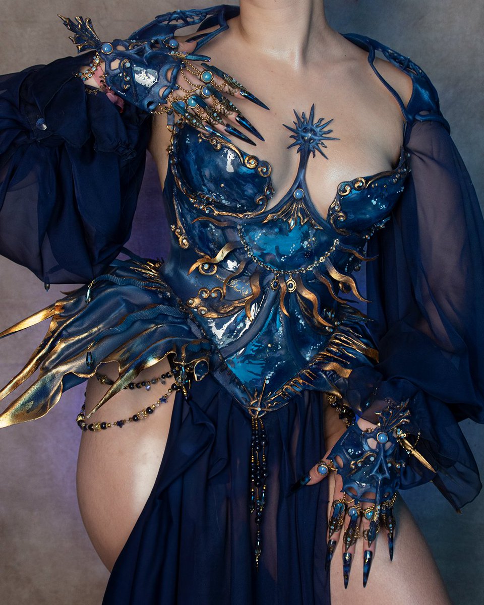 joycespakman's tweet photo. Celestial costume

It took quite some time to finish this full costume! All handmade. 

#fashion #couture #fantasy #corset #Statement https://t.co/sY7CVPxLCY