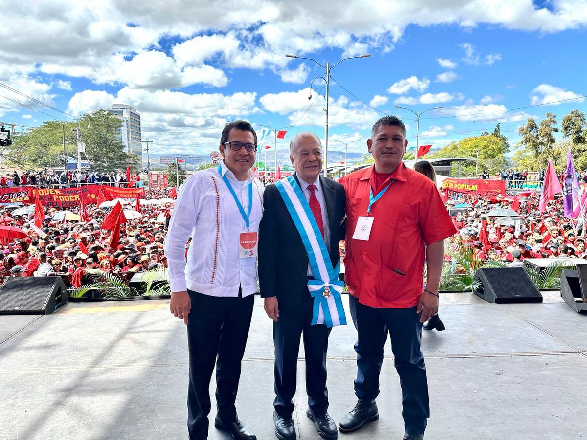 Alberto Anaya Gtz (@albertoanayagt) on Twitter photo Agradezco la condecoración que me otorga el gobierno del pueblo hermano de Honduras, encabezado por <a href="/XiomaraCastroZ/">Xiomara Castro de Zelaya</a>. Felicito a esta gran nación por #2AñosDeLaVictoriaPopular que ha brindado un nuevo camino de justicia y bienestar. 🇭🇳 Agradezco la condecoración que me otorga el gobierno del pueblo hermano de Honduras, encabezado por <a href="/XiomaraCastroZ/">Xiomara Castro de Zelaya</a>. Felicito a esta gran nación por #2AñosDeLaVictoriaPopular que ha brindado un nuevo camino de justicia y bienestar. 🇭🇳