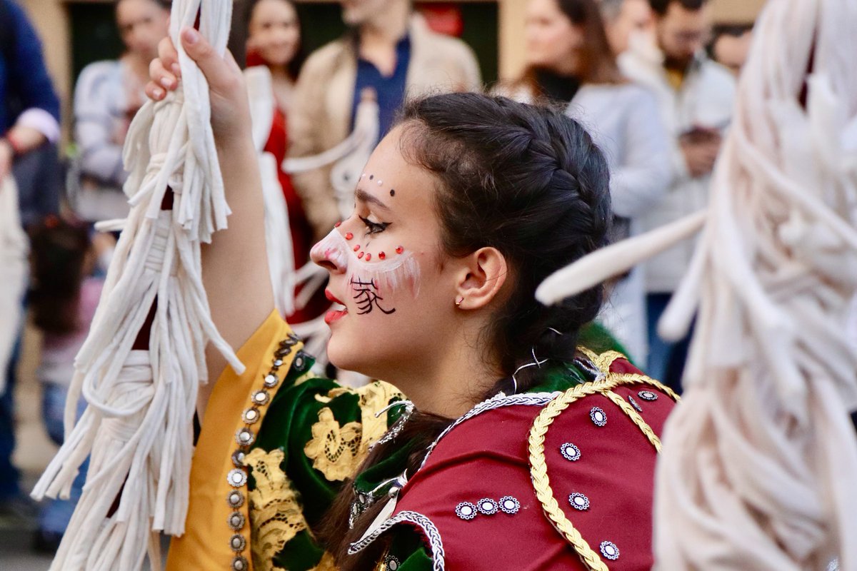 aytodebadajoz's tweet photo. 🔥Arde el #Marimanta en la XXXV Fiesta de las Candelas 2024 de #SantaMarina tras el desfile de comparsas y la tradicional Muestra de Percusión.
🎭 ¡Ya está cerca el #CarnavaldeBadajoz! https://t.co/mELP7QkKA7