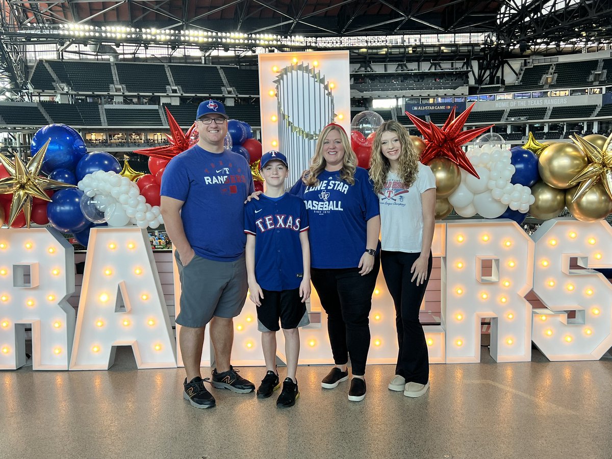 buzzingbailey's tweet image. #rangersff24