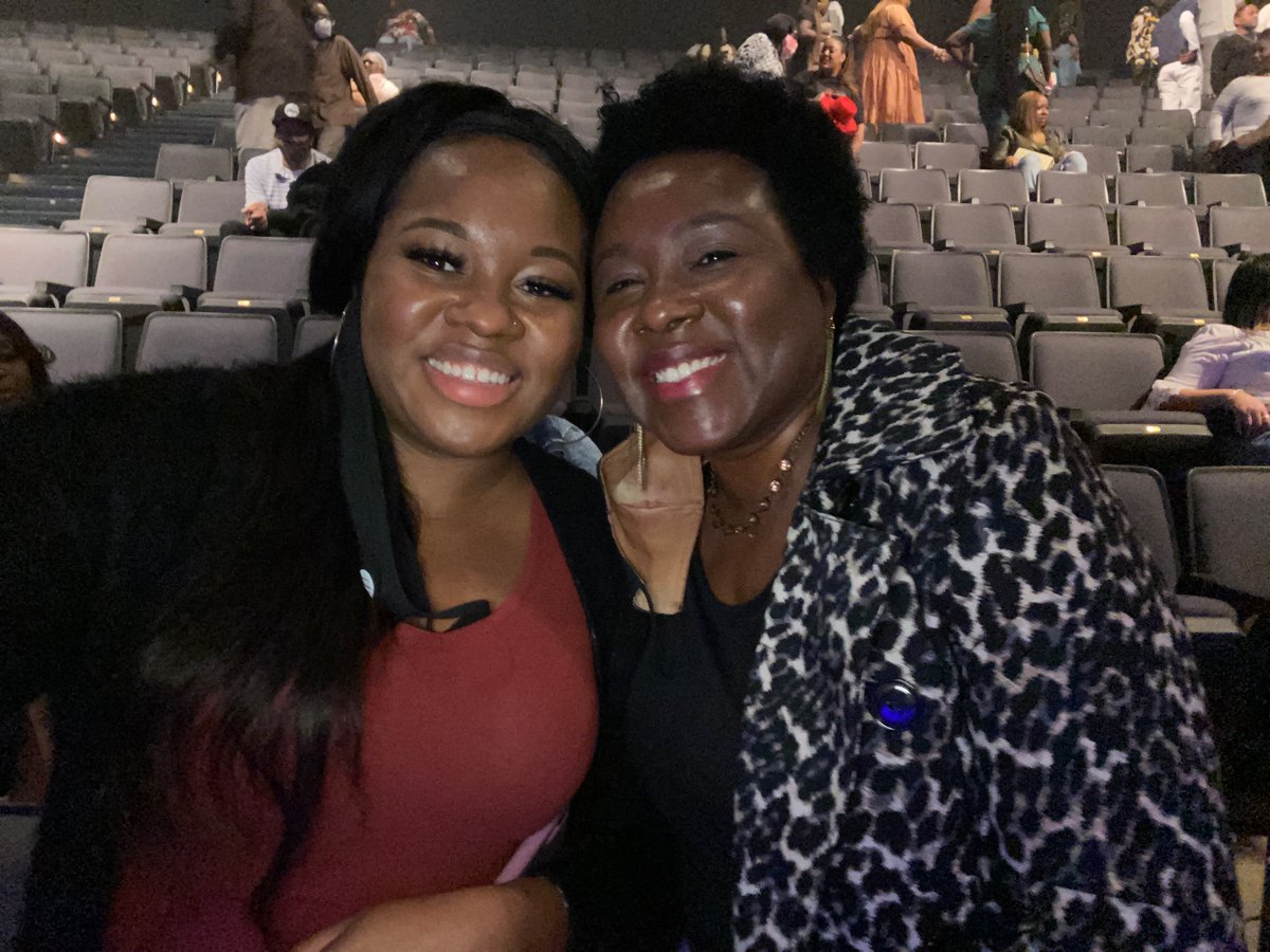 CoachP_130's tweet photo. &amp; Heaven just got brighter today 

Love forever to my mother who is the toughest warrior on this side of Earth and I know is dancing in the Glory of God now 

Please keep my family in your prayers ❤️ https://t.co/oaFvenAsw2