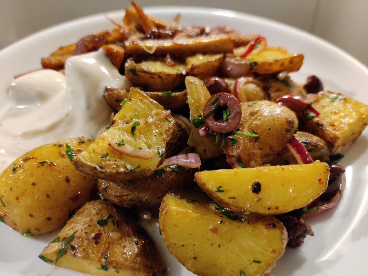Warmyone's tweet photo. Souflaki-Tofu with Potatoes https://t.co/FcyGA64fAU