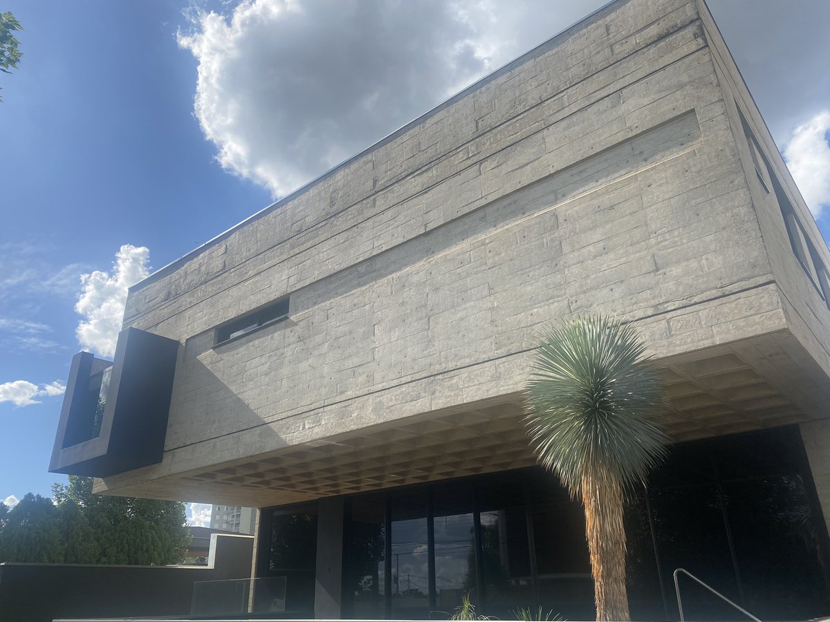 MGuirello's tweet photo. @cegadede Gosto tanto que construí minha casa assim 🖤🩶🖤🩶 https://t.co/8qREhUKljF