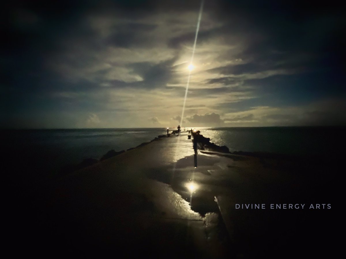 DivineEnergyArt's tweet photo. 🌬🌬🌬three deep grateful belly breaths
🗣I AM harmoniously aligned with my higher self, greatest love, and highest purpose
so it is✨ https://t.co/Jf95ZmNcDp