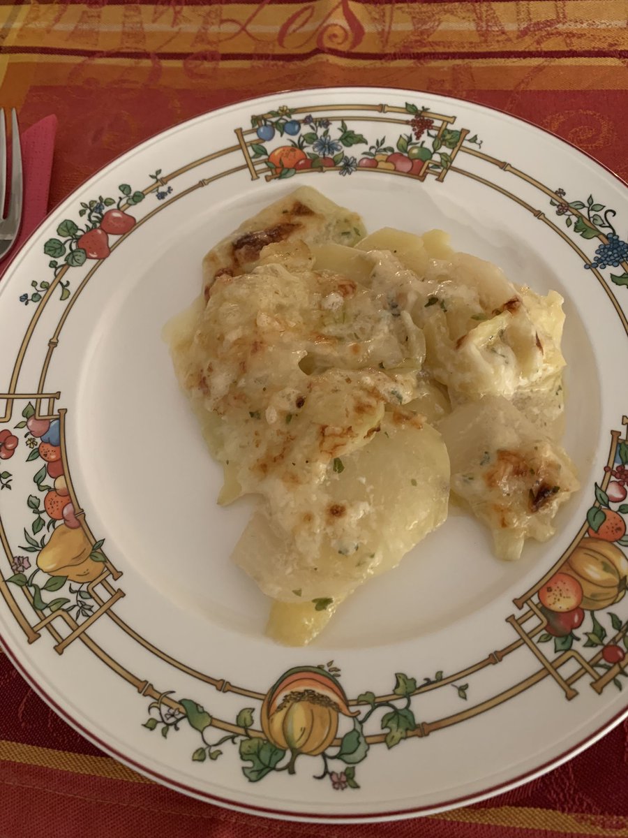 a_brandhoff's tweet photo. Soulfood hier: Kartoffel-Kohlrabi-Gratin von @HerrGruenkocht - sehr empfehlenswert #vegetarisch https://t.co/cZS9wkADtu