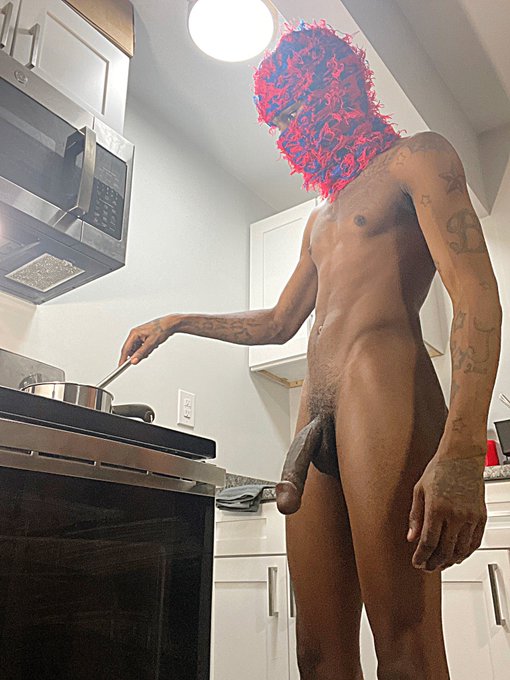 Making noodles 🍜 😈💪🏾 https://t.co/Y75n9ZqbOI