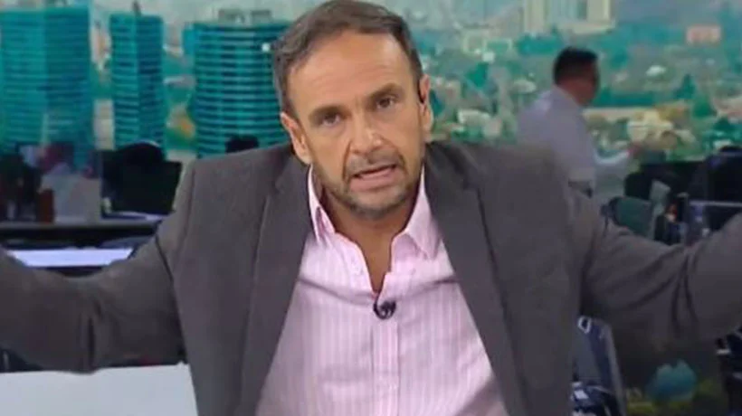 pabonenatas's tweet photo. La corrupcion no solo está en los municipios... cuando un periodista como Rodrigo Sepulveda defiende a corruptos por dinero, ensucia a toda la prensa honesta que hace su trabajo y engaña a la poblacion encubriendo delincuentes.

RT si quieres a este CORRUPTO fuera de la TV. https://t.co/dZM0JvDh44