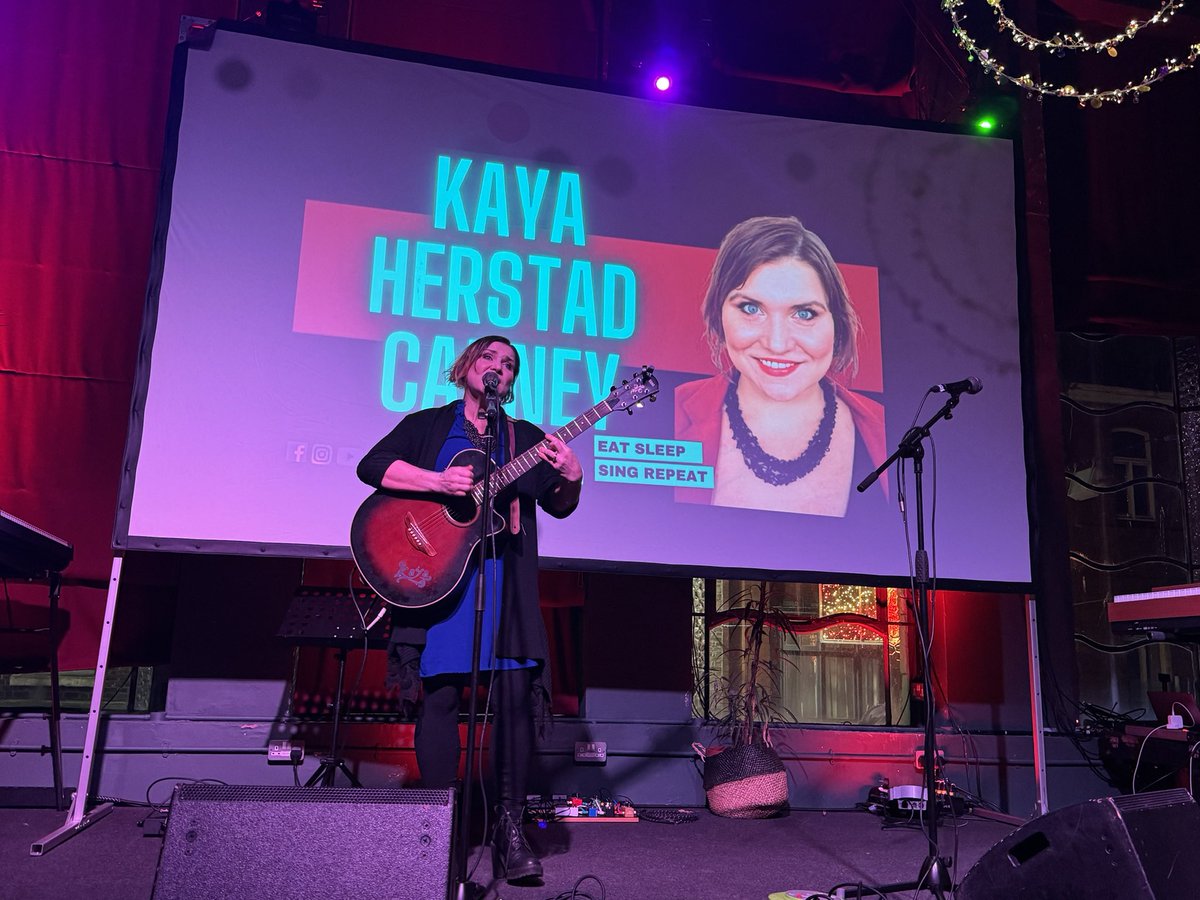 Opening tonight’s Liverpool Acoustic Songwriting Challenge Showcase Final at @leafonboldst is judge Kaya Herstad Carney <a href="/Kayamusic/">Kaya Herstad Carney</a>