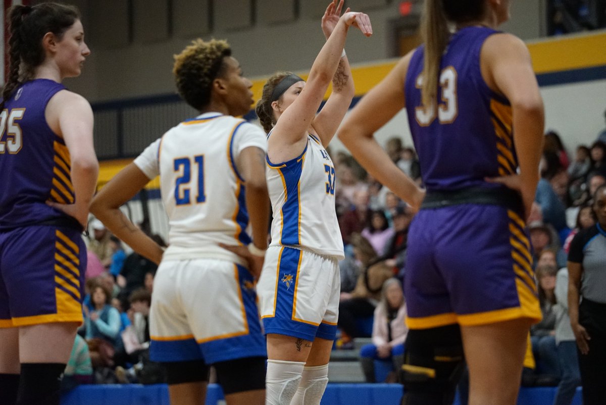 WBB | @LETUWBB battling with nationally-ranked UMHB at the break, down 37-26. Buchanan: 8 pts Broughton: 7 pts FOLLOW: letuathletics.com/live #d3hoops