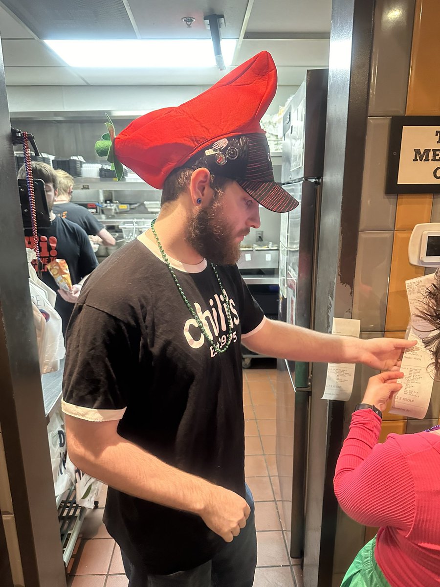 jgib24's tweet photo. We love our culture days!!! Fun and busy Friday! #chilislove my team! 18,000 day and had so much fun. Celebrated a birthday and a year milestone anniversary! #obsessiongoal #Midlo
@Roymascorros @Chilis @JBarraza6 https://t.co/MqPE20VgAn
