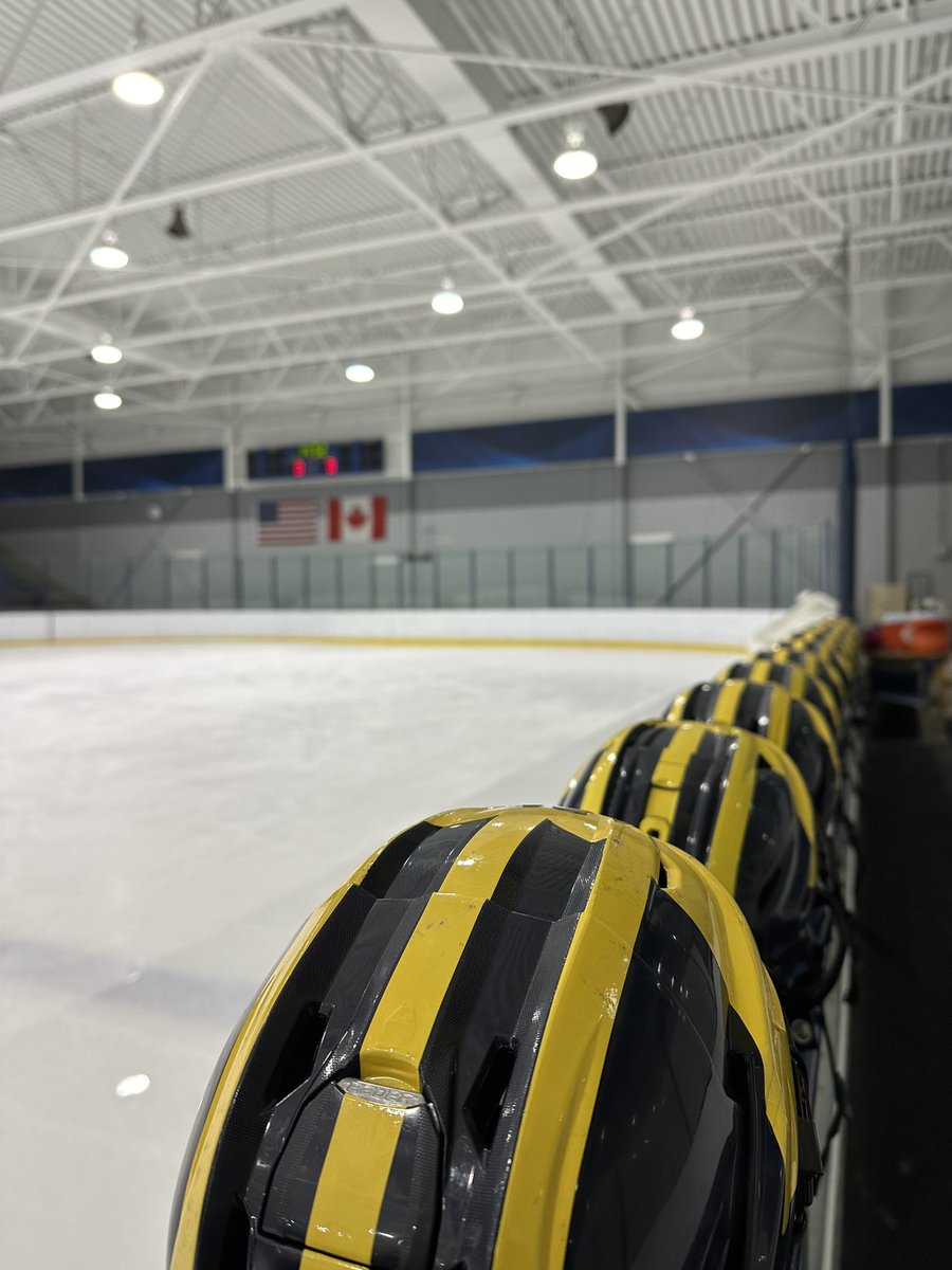 UM_DearbornWHKY's tweet photo. Almost that time…
#rolldear #godearborn https://t.co/hShUO4OVoM