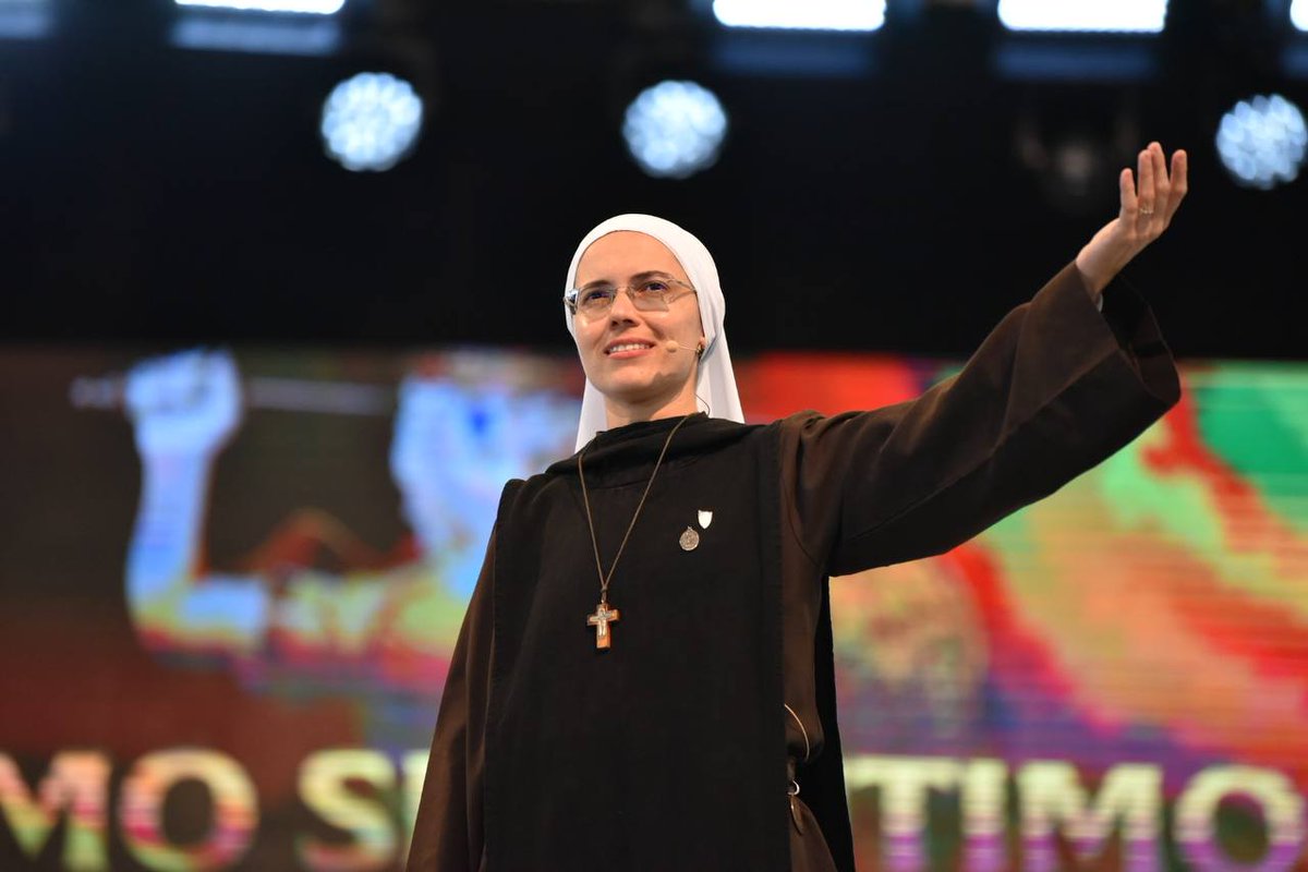 eventoscn's tweet image. &quot;Não existe acaso em Deus. O que você está dando a Deus?&quot; Irmã Maria Raquel 
📸Foto: Pedro Pinheiro/Canção Nova
____________________
♡ Curta
❍ Comente
⎙ Salve
⌲ Compartilhe
_____________________
Visite os links na Bio 
📲 🎙️👣✍️📸🎧💡#exercitodesãomiguel