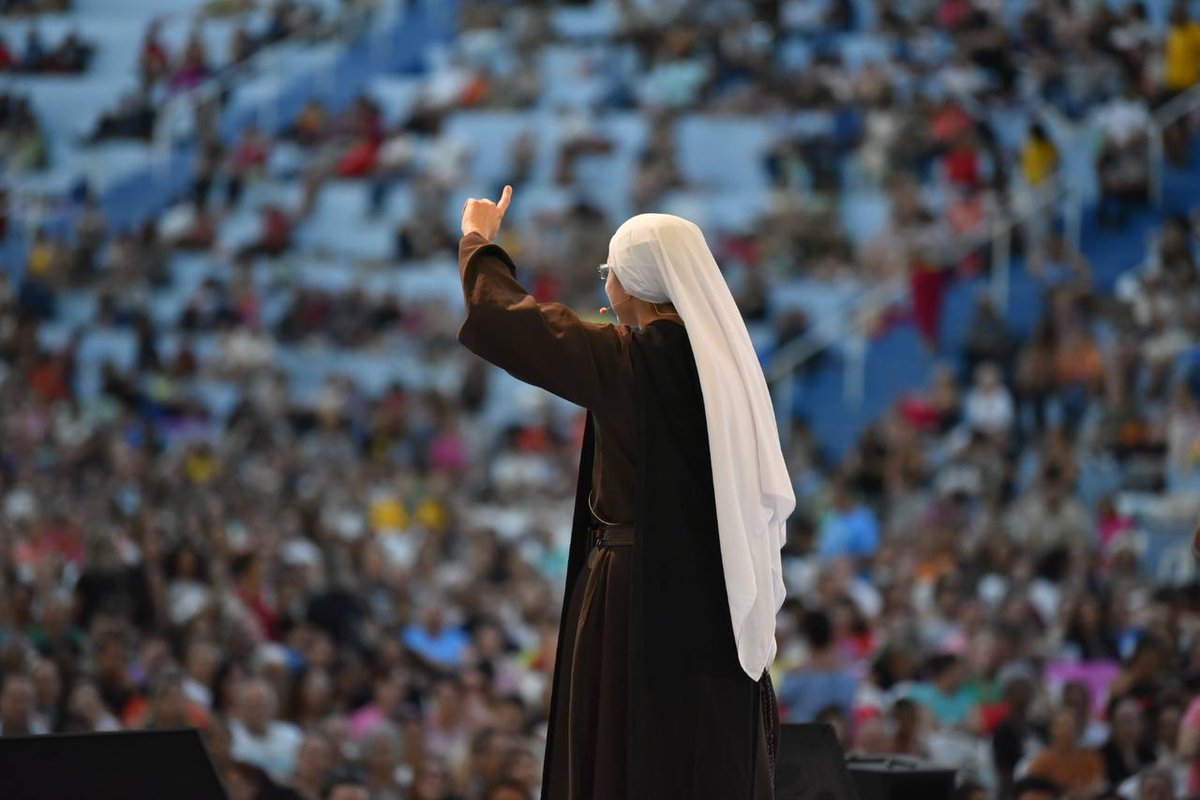 eventoscn's tweet image. &quot;Não existe acaso em Deus. O que você está dando a Deus?&quot; Irmã Maria Raquel 
📸Foto: Pedro Pinheiro/Canção Nova
____________________
♡ Curta
❍ Comente
⎙ Salve
⌲ Compartilhe
_____________________
Visite os links na Bio 
📲 🎙️👣✍️📸🎧💡#exercitodesãomiguel
