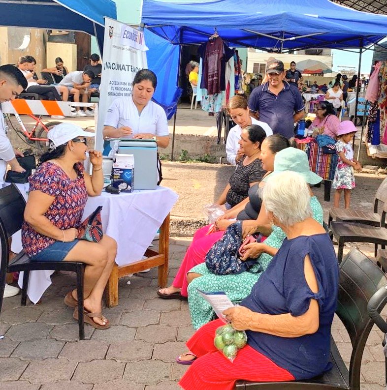 DPS_LosRios's tweet photo. #Galápagos | Personal distrital y del Centro de Salud Santa Cruz realizó una jornada de atención en la que se brindaron los servicios de:
 
✅ Toma de presión arterial
✅ Vacunacion #ContraLaInfluenza 
✅ Toma de medidas antropométricas

#EstoEsEcuador 🇪🇨 https://t.co/GlvClJidXX