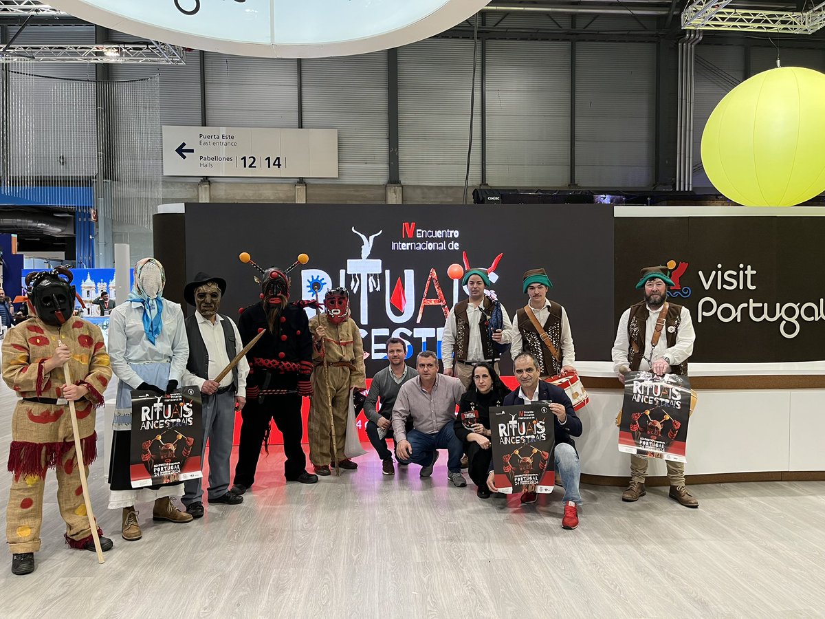 tarraga_ana's tweet photo. Un año más en @fitur_madrid 👏🏻 Esta vez para presentar el IV Encuentro de Rituais Ancestrais en el stand de @turismoportugal con @AECTDueroDouro, @mogadouro y #MasChocalheiro El 24 de febrero en #Bemposta 🇵🇹 tenéis una cita fantástica para conocer las tradiciones de la frontera! https://t.co/Np2lKwkCAo