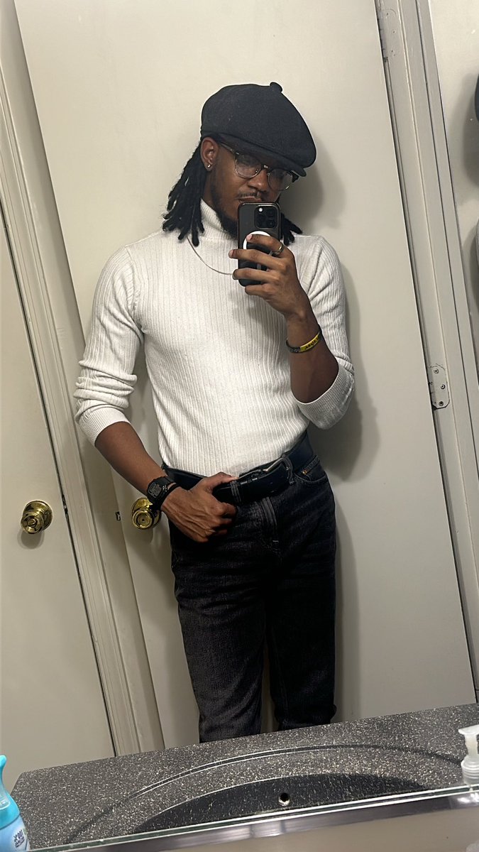 artxaj's tweet photo. I feel like my face is rarely seen on here https://t.co/5wy1cRLyPq