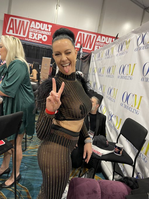 &hellip;, so let&rsquo;s go - last day at the @AVNMediaNetwork with @Brazzers @OCModeling ,    @nakednews and @adultempire<a class="tags" href="/tag/avnmedianetwork">@avnmedianetwork</a><a href="/tag/soproud"class="tags"><span>#soproud</span></a>