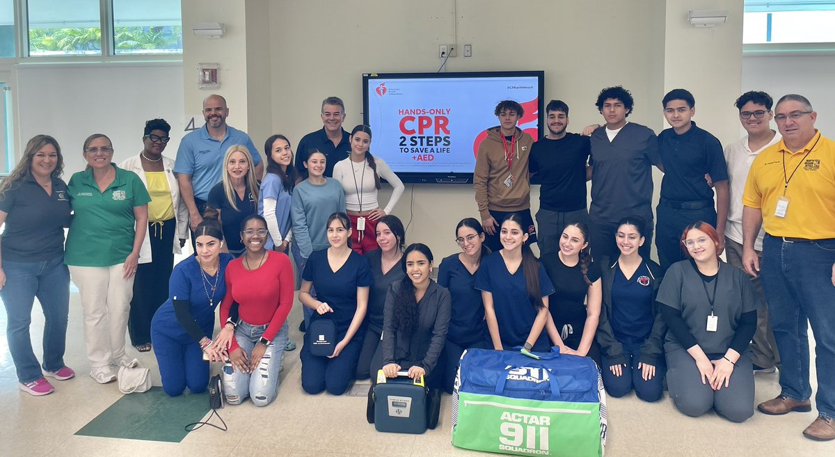 This morning @OfficeofESE @mdcps_prekese @FDLRS_South connected with families and colleagues while learning life saving skills at @MDCPS CPR Day. @SuptDotres @LDIAZ_CAO #YourBestChoiceMDCPS #SafetyFirstMDCPS
