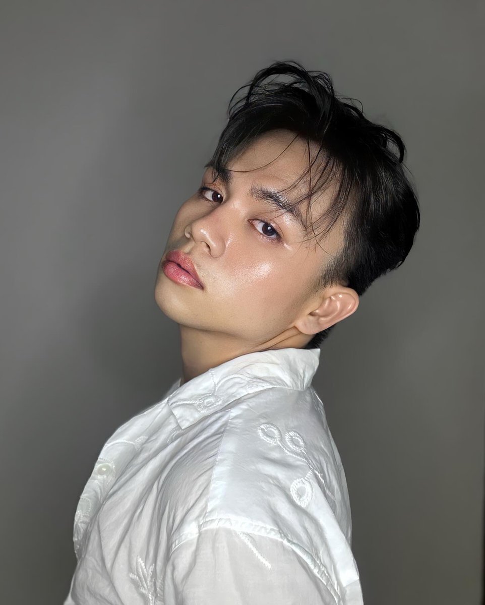 JsQuinlan29's tweet photo. Bukan makeup but skincare.

Some of my male friends said to me "Apa makeup ko guna quin?"

Nope, none of tht.

I only use these two to achieve it😫😝

ps: pegi watson tp sunscreen sy dah seminggu no stock guardian pun teda😭 https://t.co/3K7ImegI0G