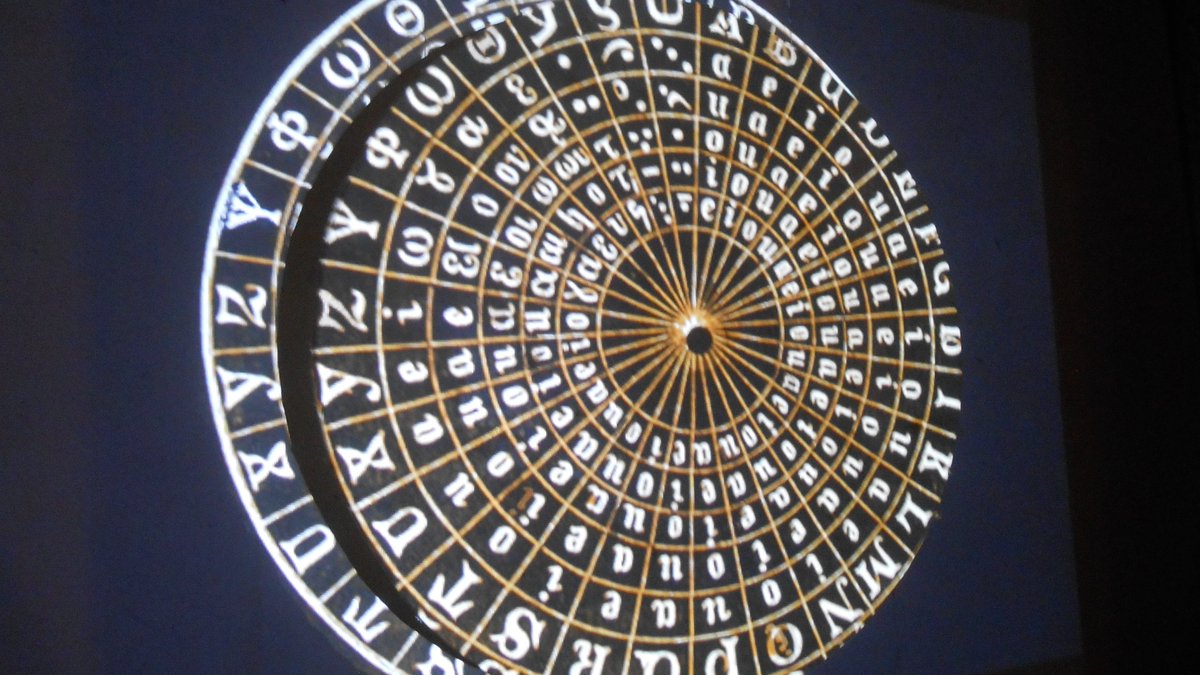 Agradecida por este texto que escribió Helena Braunstajn sobre mi trabajo, de una agudeza y sensibilidad infrecuentes. Se publico en Casa del Lago en el libro "La hibridez en potencia" y ahora lo retoma la revista Rizo Robado en version digital.
elrizorobado.com/textos/2024_44…